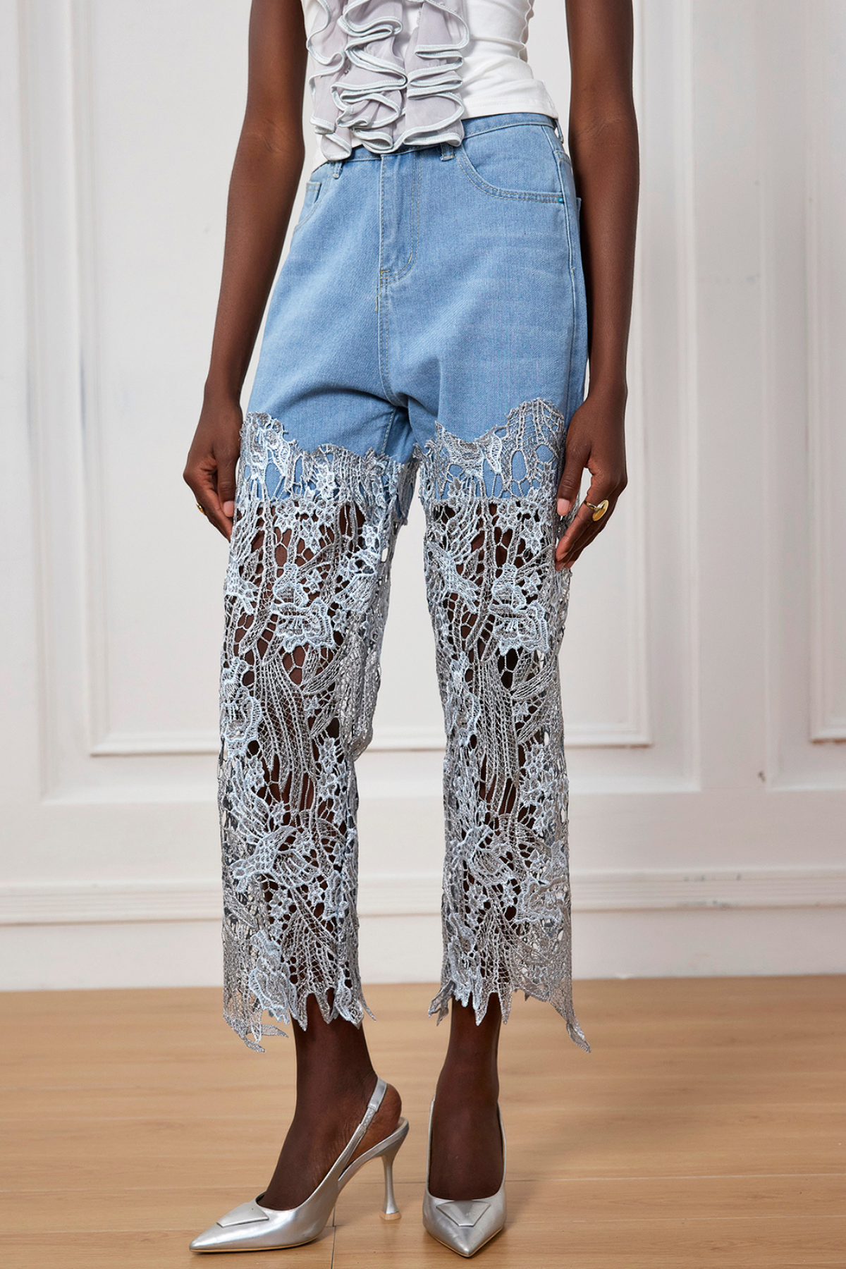 Judith Embroided Cutout Flower Jeans