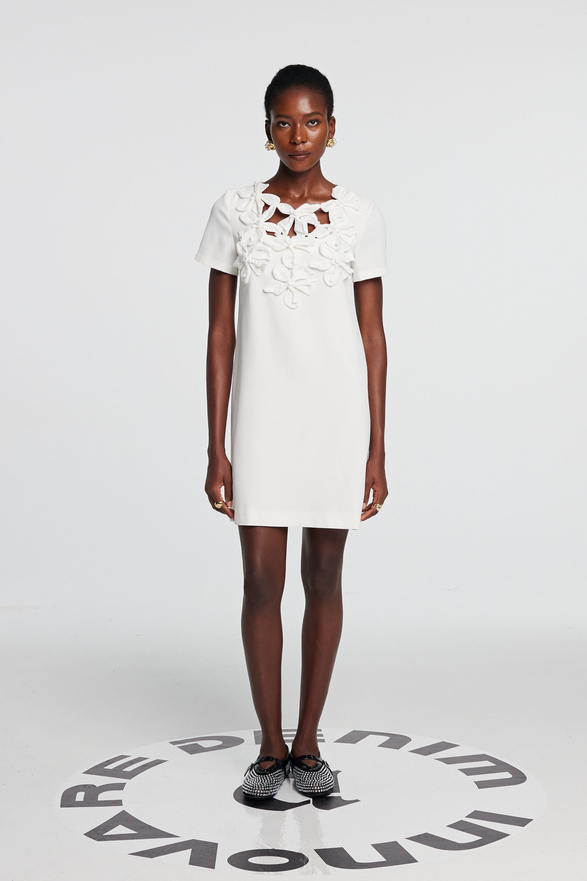 Kira Kurzärmliges Minikleid mit Blumenmuster