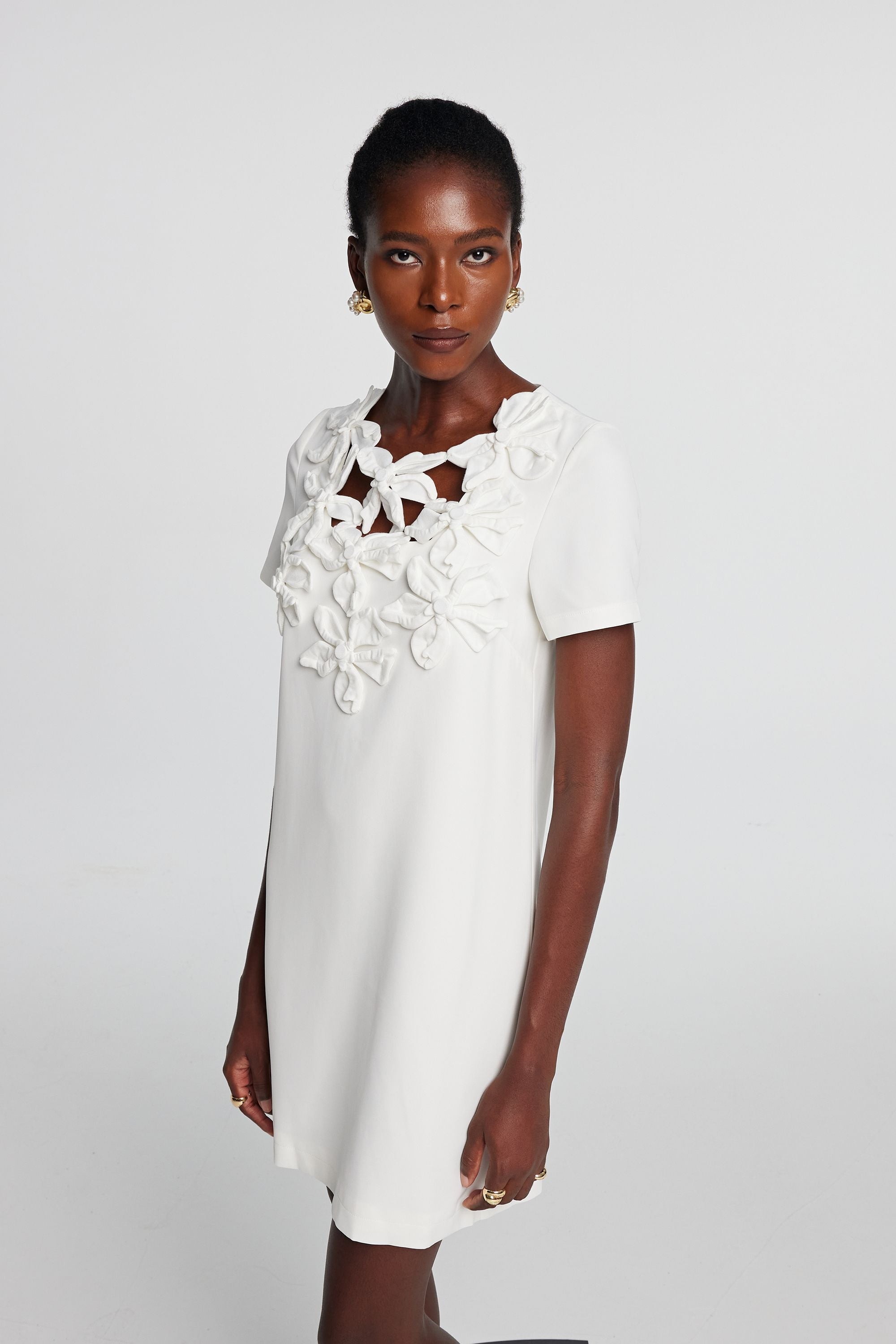 Kira Kurzärmliges Minikleid mit Blumenmuster