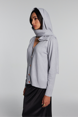 Kya Stricktop mit tiefem Ausschnitt und Kapuze