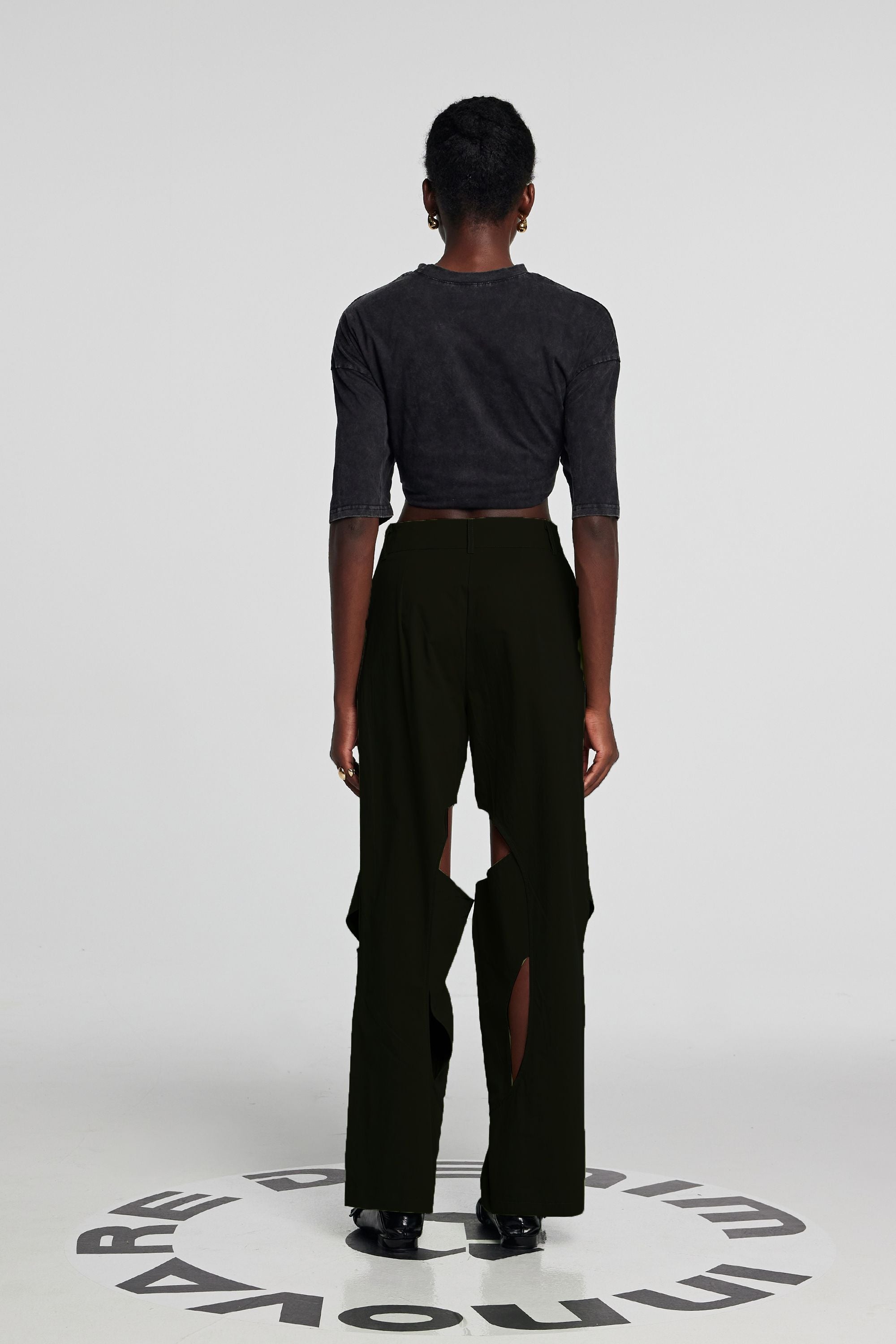 Leilany Hollow Cross-Hose in Schwarz