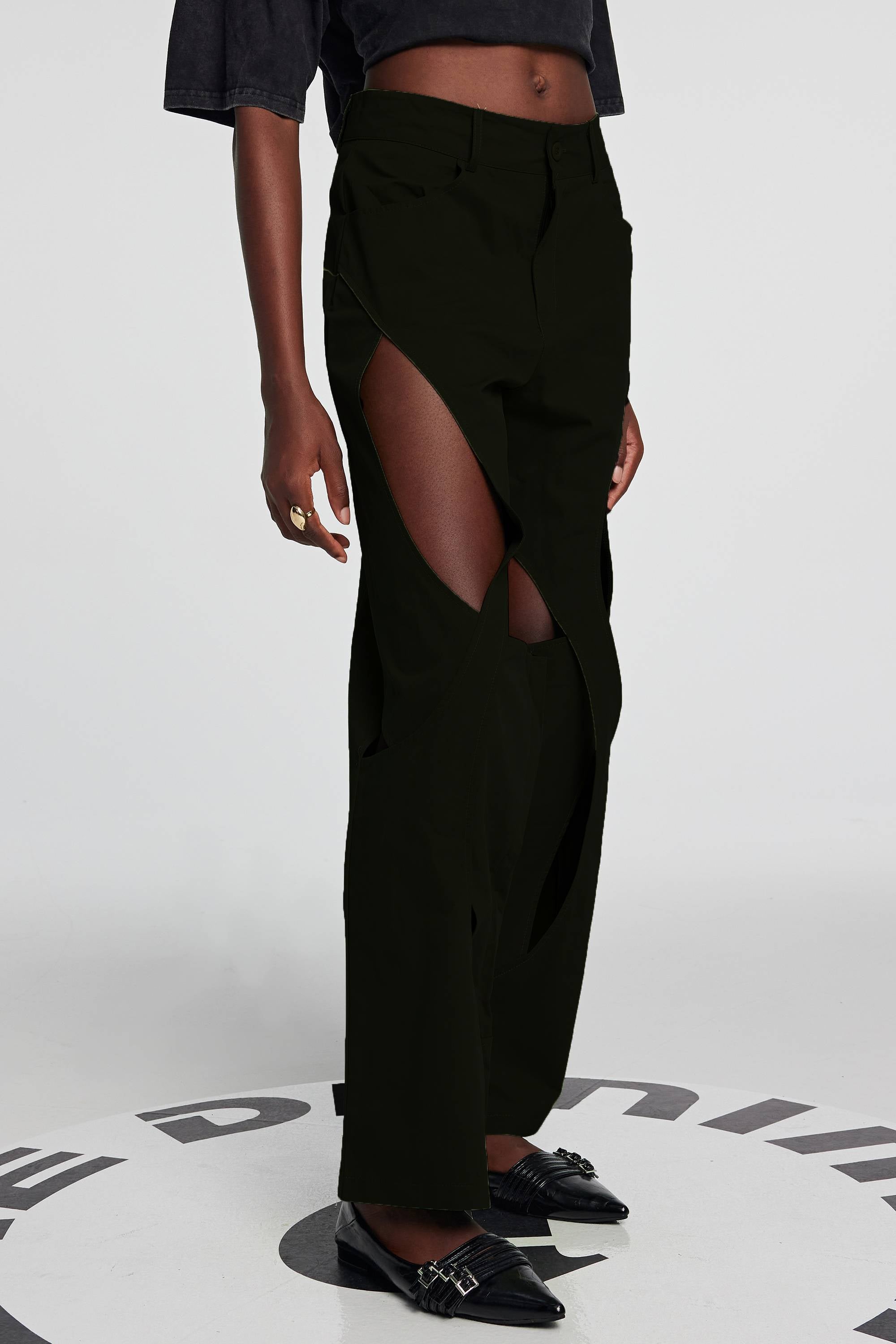 Leilany Hollow Cross-Hose in Schwarz