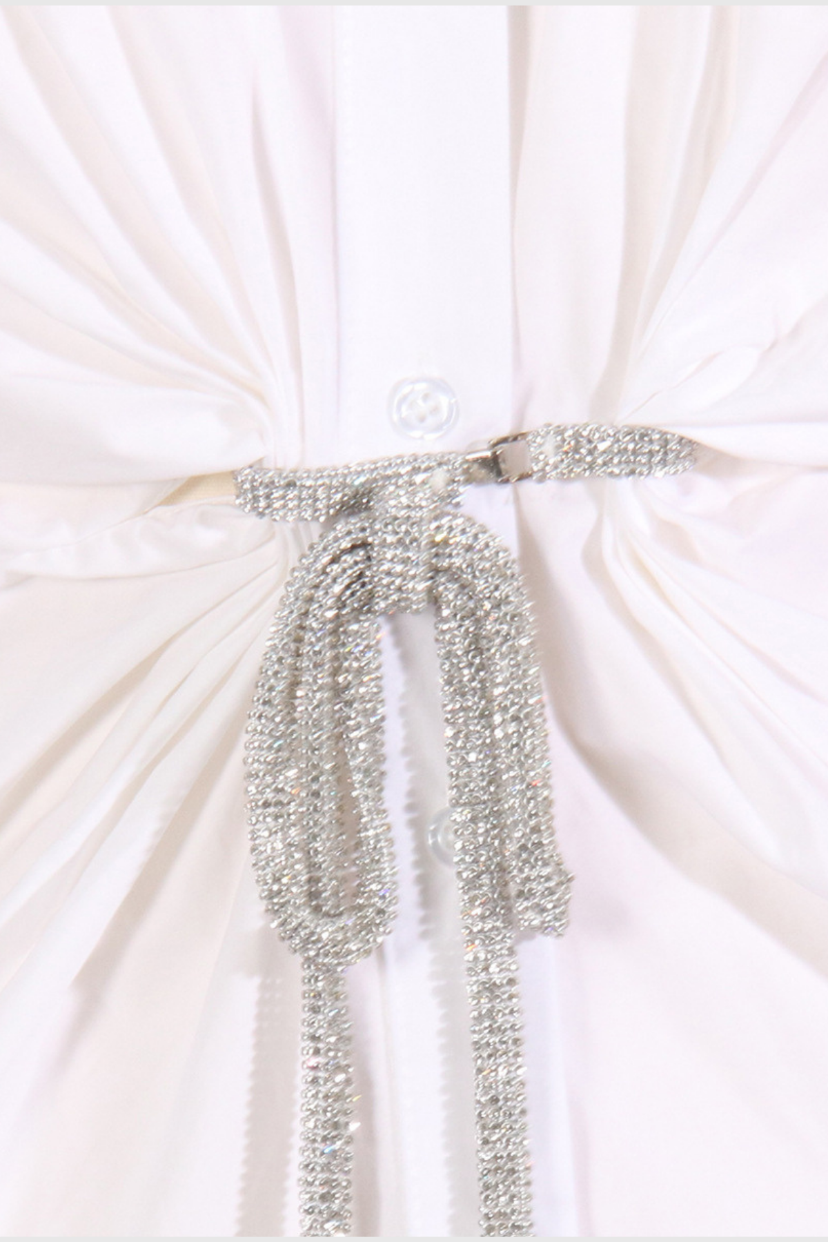 Macie – Weißes Minikleid mit Revers und Schleife