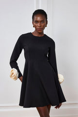 Magdalena – Figurbetontes Minikleid mit Blumenmuster und langen Ärmeln