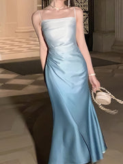 Midi-Partykleid mit Spaghettiträgern und Ombre-Muster