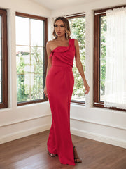 Rotes Partykleid mit One-Shoulder-Ausschnitt und Schlitz