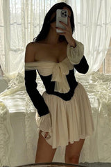 Schulterfreies Korsettkleid mit Schleife