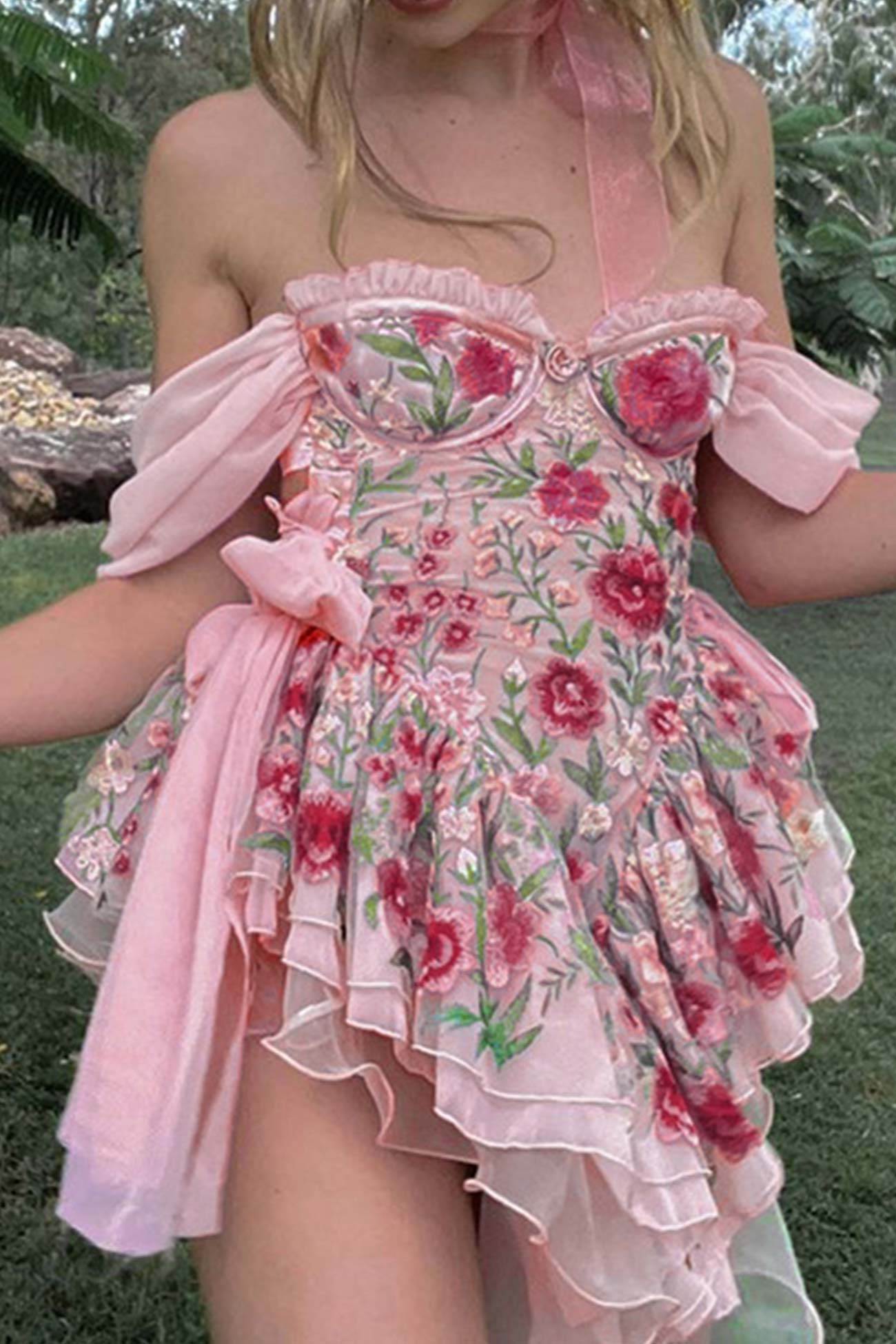 Schulterfreies Korsettkleid mit Blumendruck
