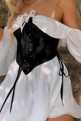Schulterfreies Korsettkleid mit Schnürung und Rüschen