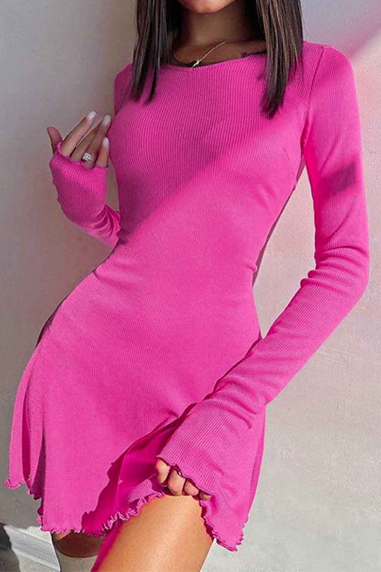 Minikleid mit Rundhalsausschnitt und Rückenträgern und langen Ärmeln