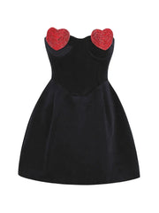 Minikleid aus Samt mit Herzmotiv
