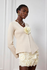 Sarahi – Tief ausgeschnittenes Strickoberteil mit Blumenmuster