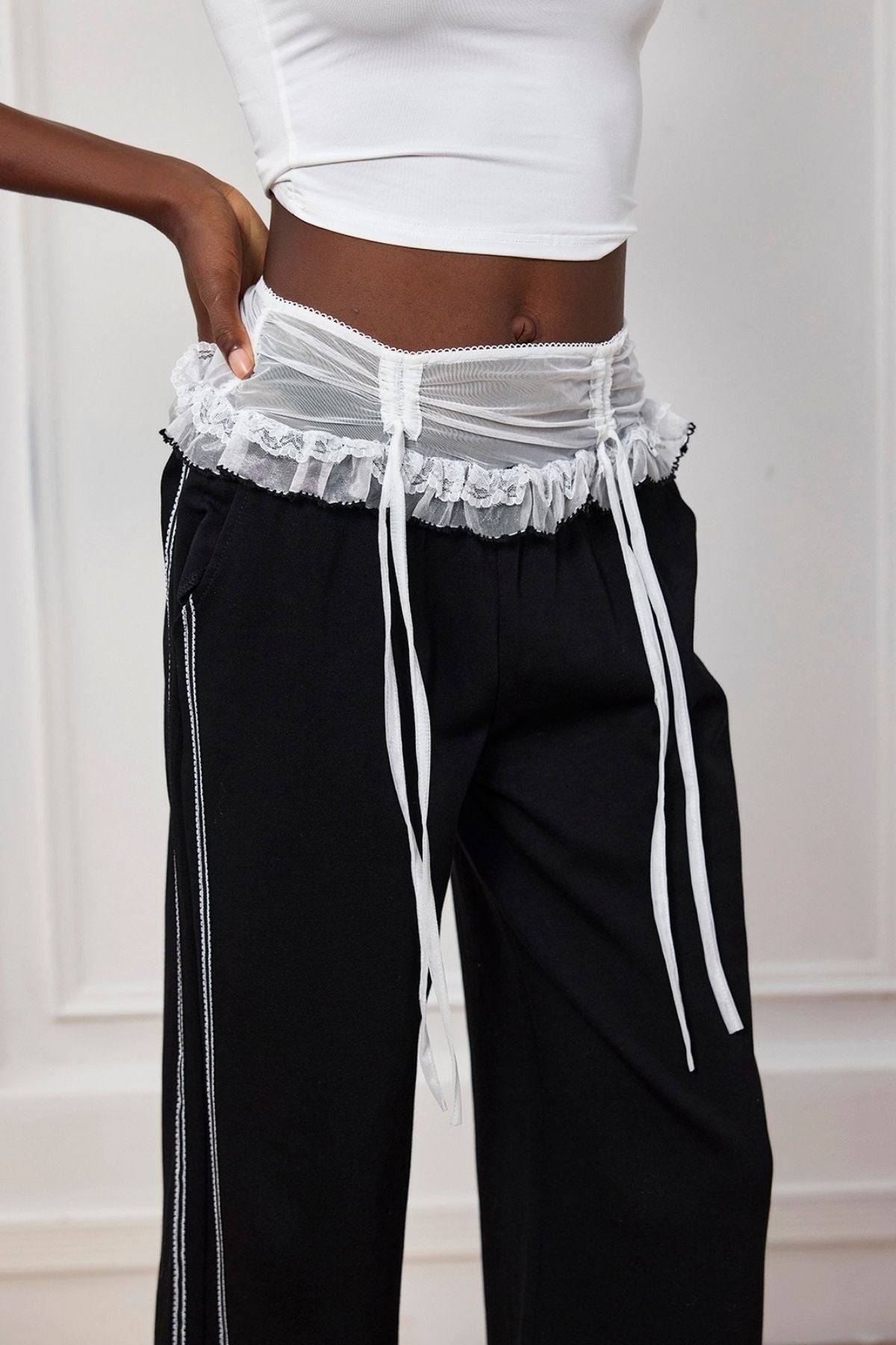 Sariah Spitzenhose mit Schleife