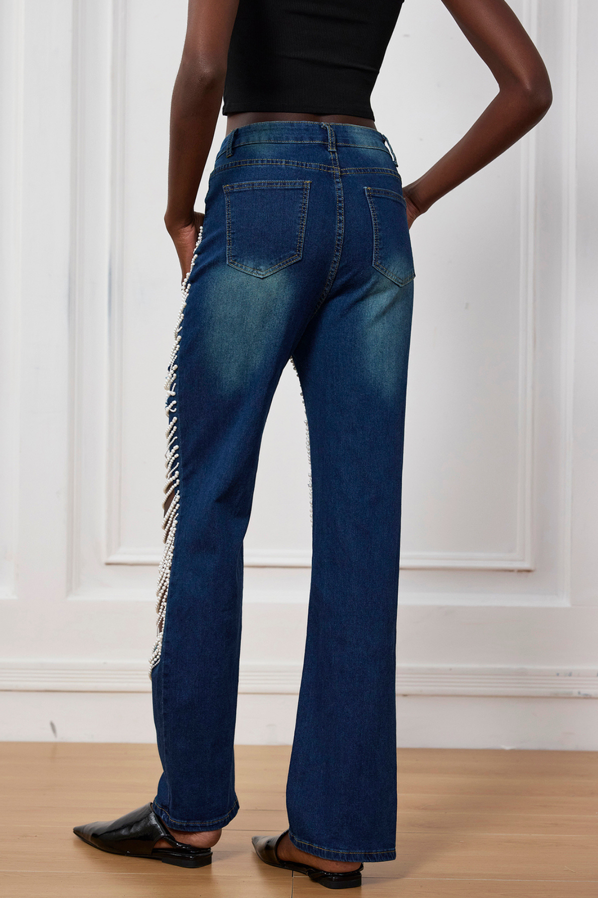 Seraphina – Zerrissene Jeans mit Kettenausschnitt