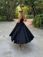 Zeitloses schwarzes Kleid
