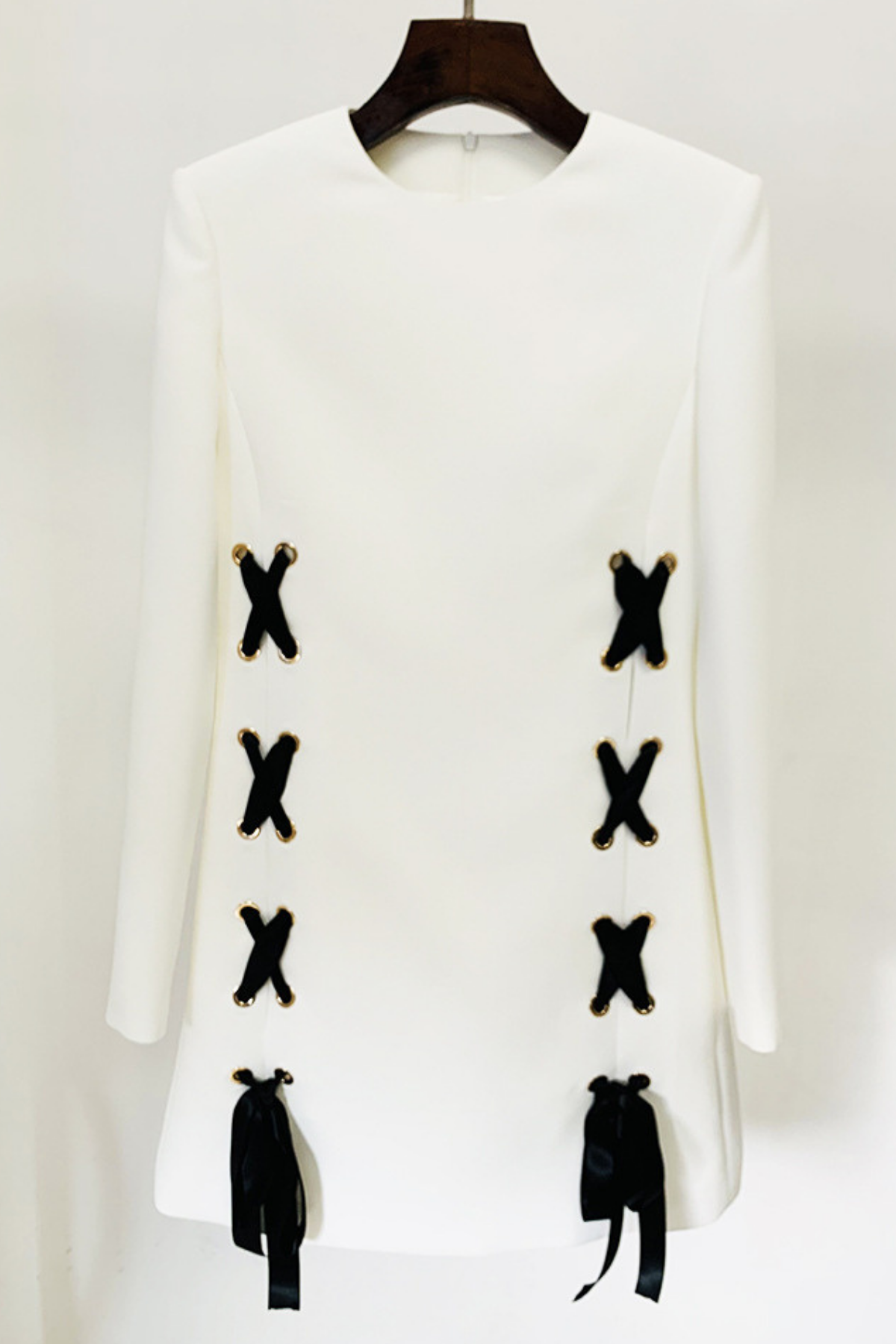 Shiloh Minikleid mit Schnürung und Schleife