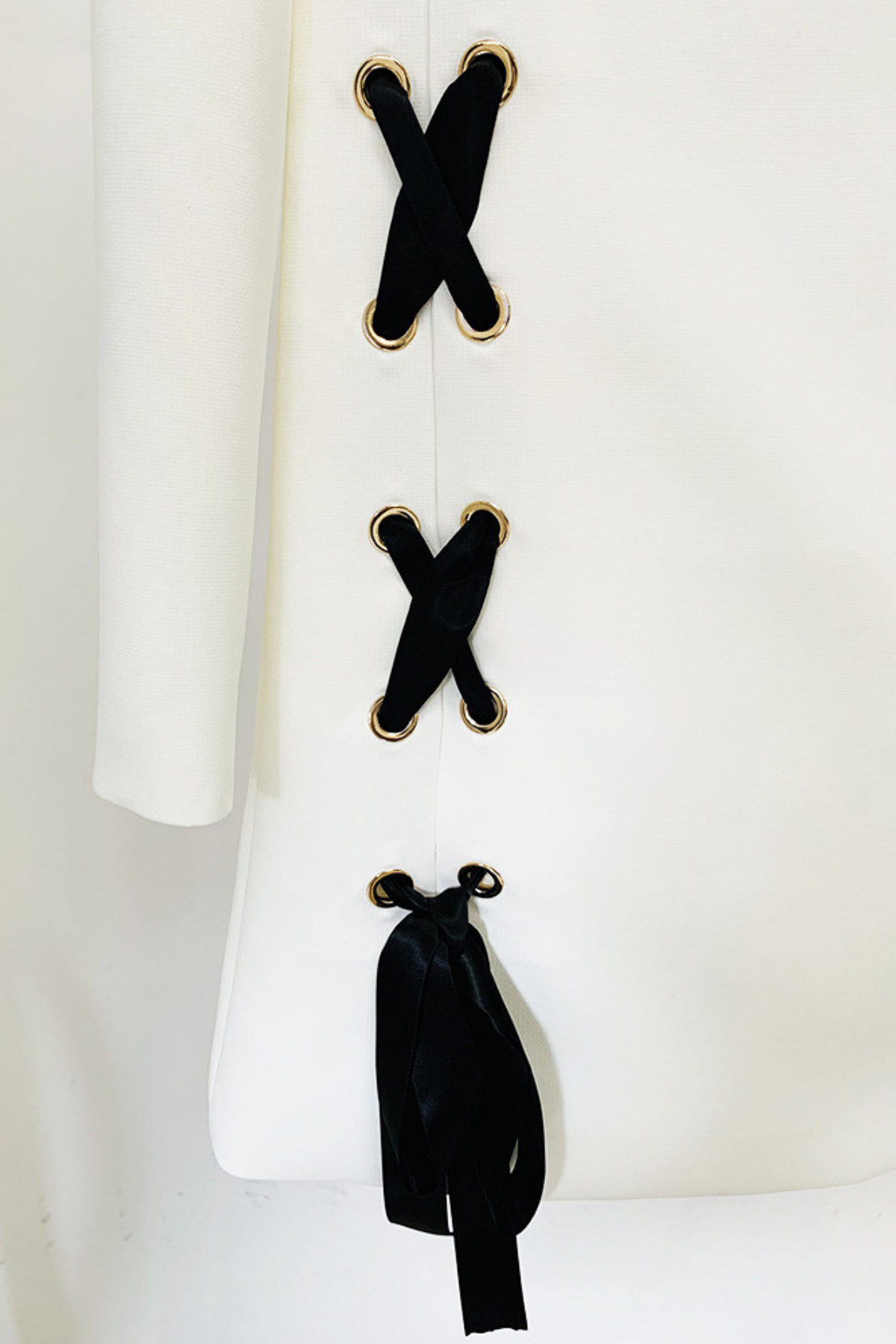 Shiloh Minikleid mit Schnürung und Schleife