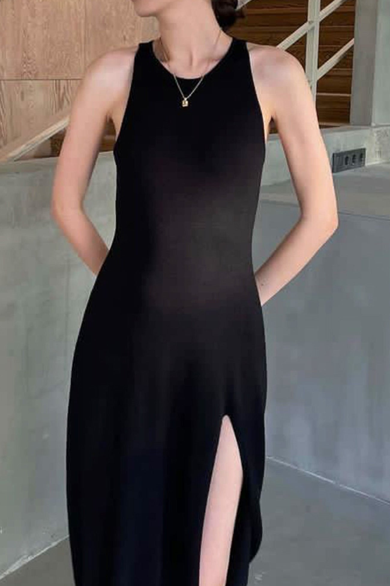 Einfarbiges, gestricktes Tank-Kleid mit Seitenschlitz