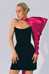 Einfarbiges trägerloses Minikleid mit Schleifenärmeln