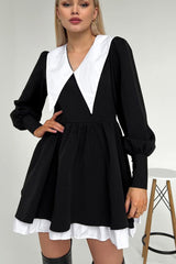 Einfarbiges Babydoll-Kleid mit V-Ausschnitt