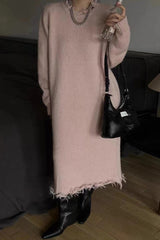 Einfarbiges Strickkleid mit Used-Look und offenen Kanten