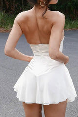 Trägerloses Korsettkleid mit Rüschen und Bindeband