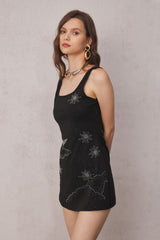 Sylvia – Himmelblaues Minikleid mit Strassverzierung