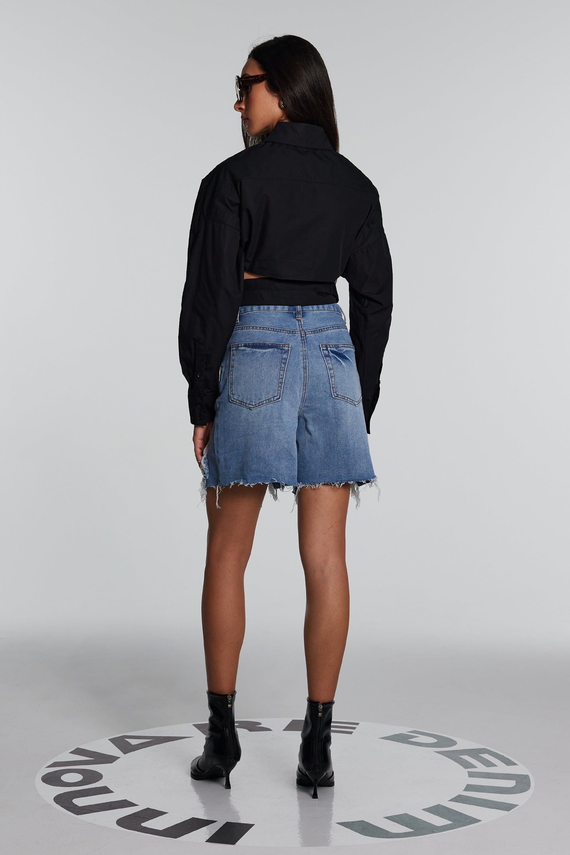 Tallulah – Zerrissene, kurze Jeans mit Schnürung und Fransen