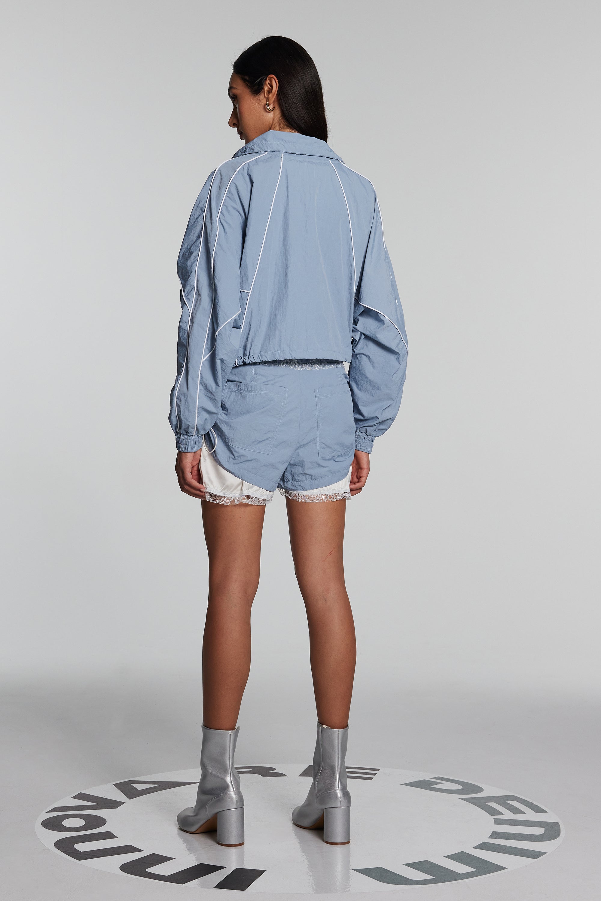 Kurze Hose mit Spitzenbesatz