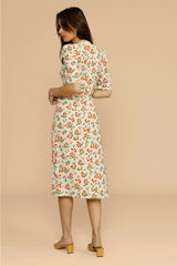 Kleid mit V-Ausschnitt und Schlitz