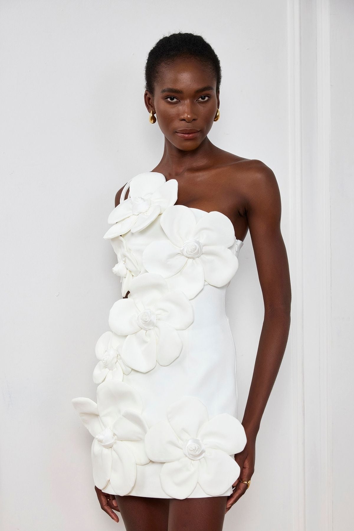 Yamileth – Blumen-Minikleid mit Schnürung und einer Schulter