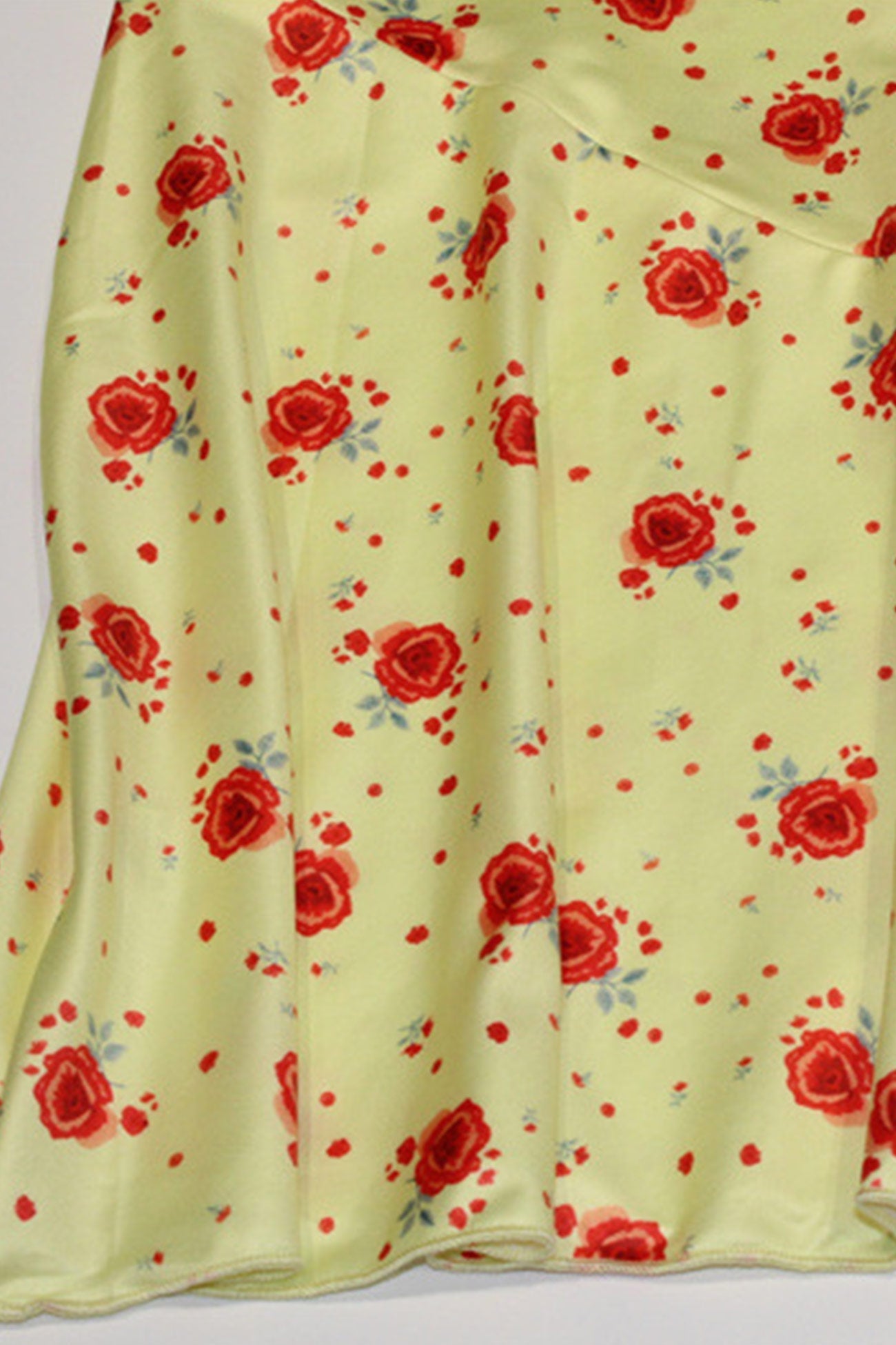 Gelbes Trägerkleid mit U-Ausschnitt und Blumenmuster