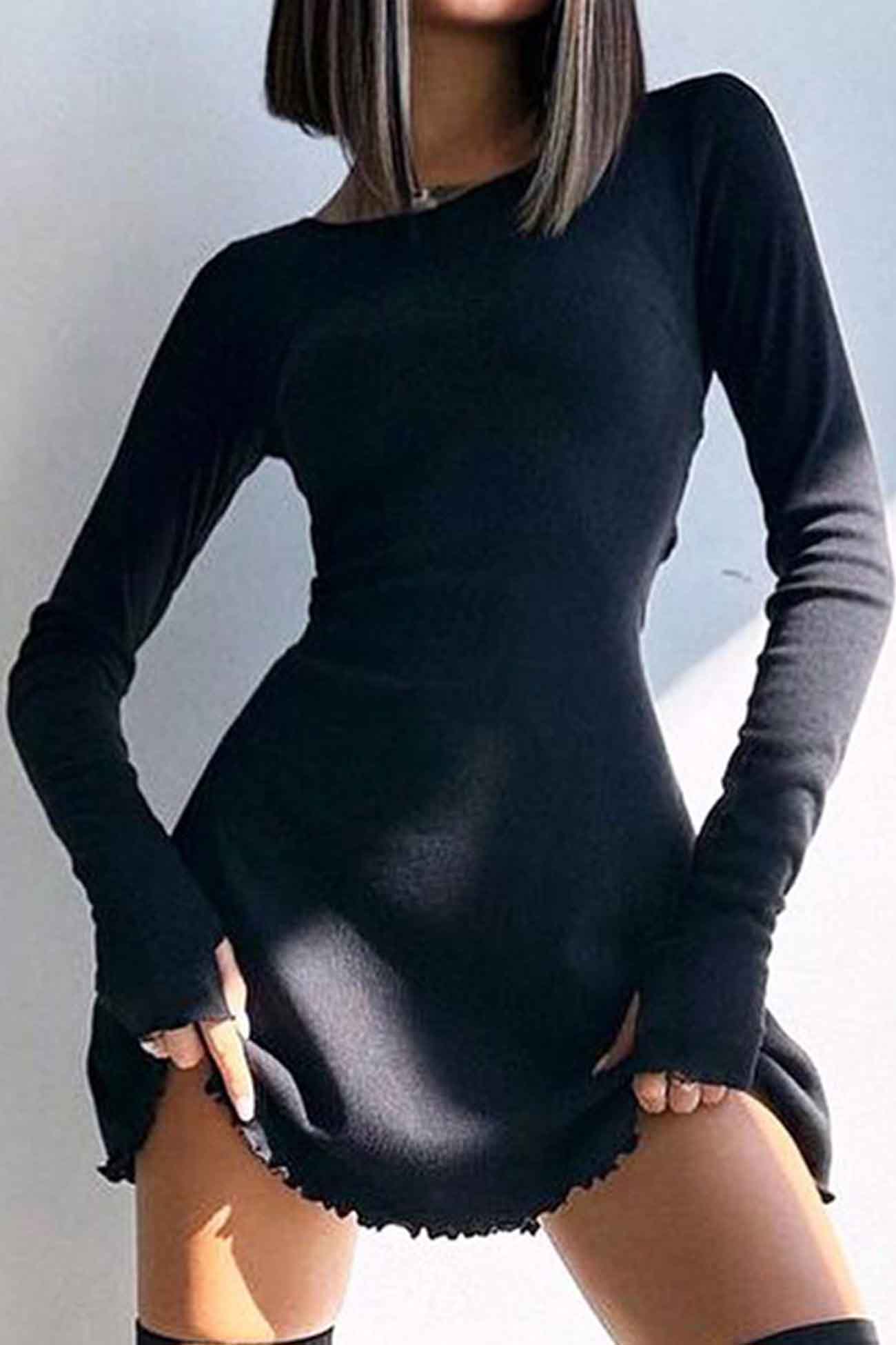 Minikleid mit Rundhalsausschnitt und Rückenträgern und langen Ärmeln