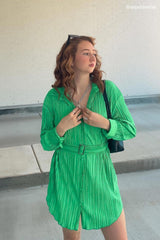 Hemdkleid mit Knopfleiste, Riemchen und Taille, Plissee