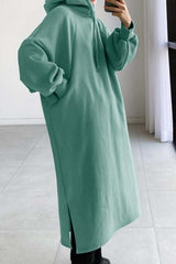 Sweatshirtkleid mit überschnittenen Schultern und Kapuze