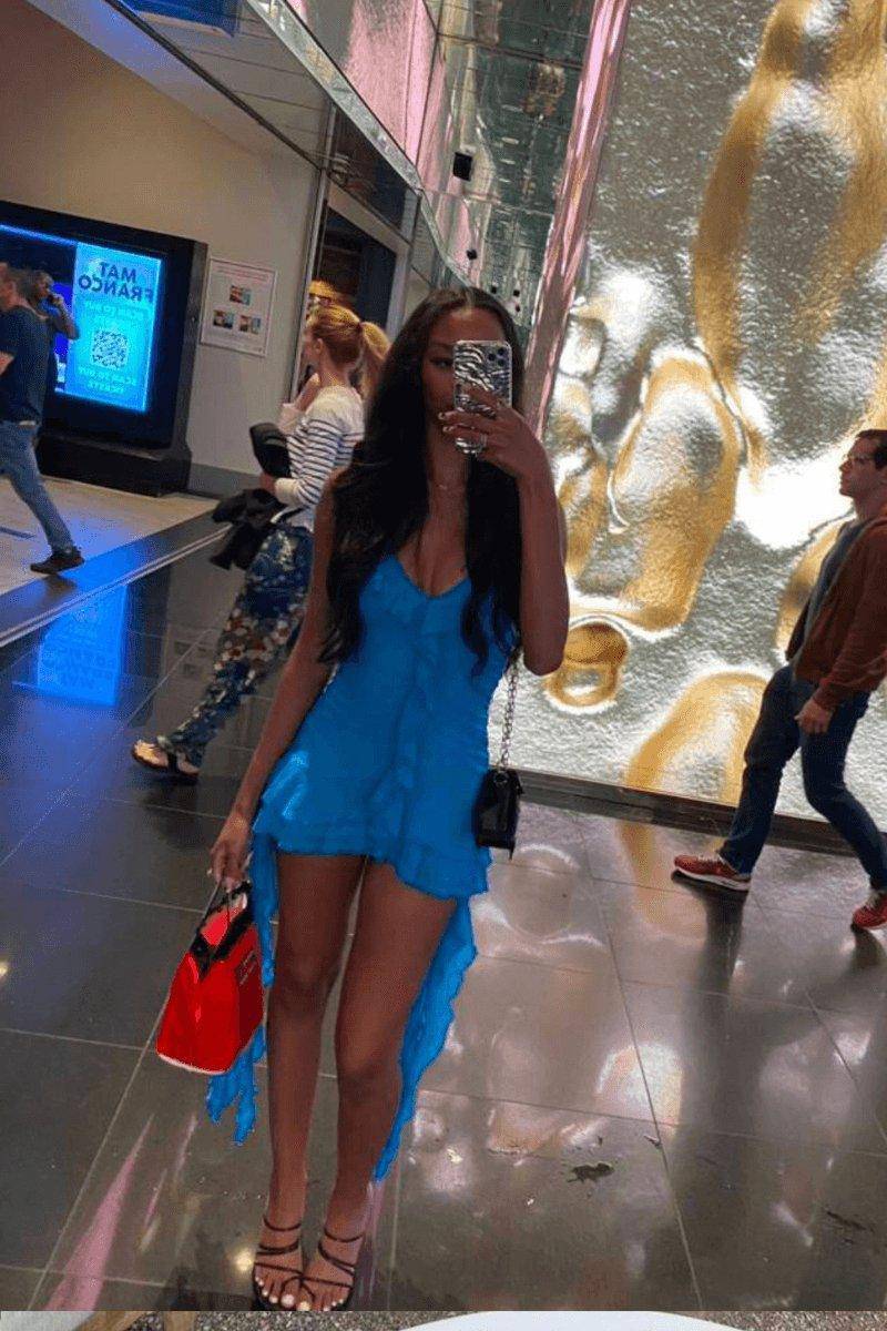 SEITLICH GERÄUCHERTES MINIKLEID