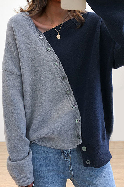 Lässiger Patchwork-Pullover mit kontrastierendem schrägen Kragen und Schnalle